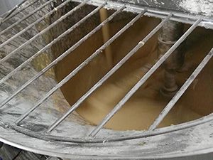 Замешивание кондитерского теста для бисквита